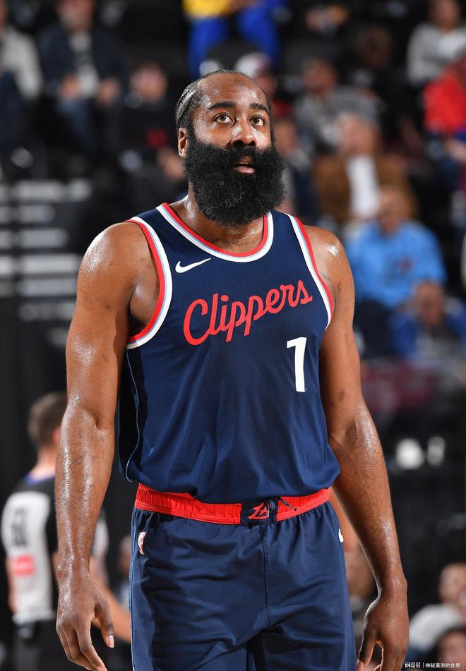 开云在线登陆入口-哈利伯顿与雄鹿比赛中压哨三分点手腕